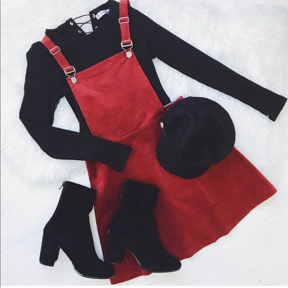 I'm C! Browse my closet and I’ll browse yours too!